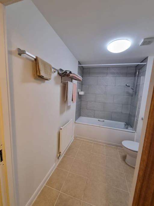 Laura'S Place Daire Isleworth Dış mekan fotoğraf