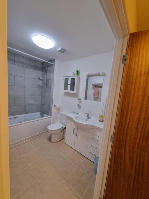 Laura'S Place Daire Isleworth Dış mekan fotoğraf