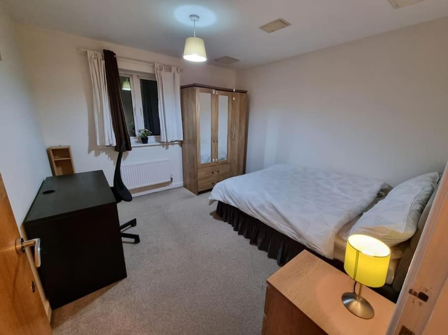 Laura'S Place Daire Isleworth Dış mekan fotoğraf