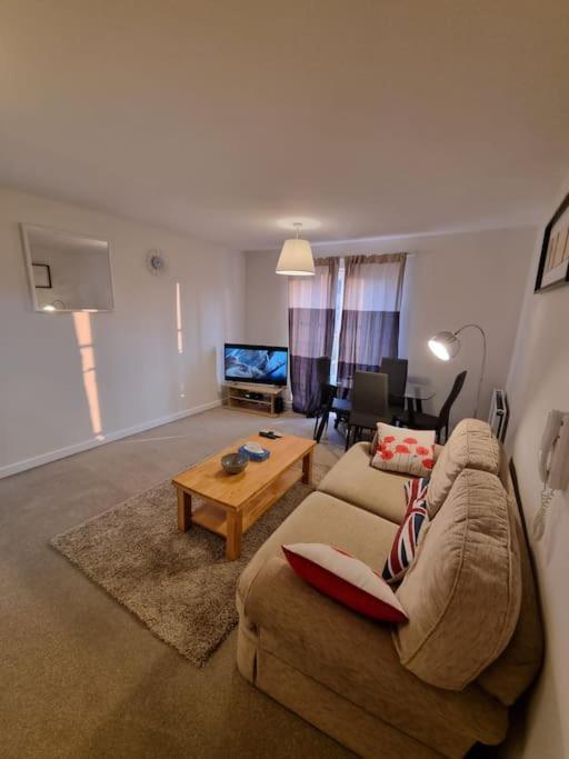 Laura'S Place Daire Isleworth Dış mekan fotoğraf